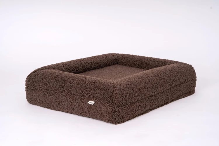 legowisko ortopedyczne elio.bed z pianką memory z żelem chłodzącym w brązowym pokrowcu teddy